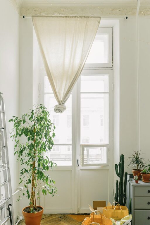 Quick Ideas to Brighten a Dark Room Instantly